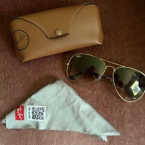 PRICE NEG .. Barely worn Original Rayban Unisex GREAT PRICE!!❤️